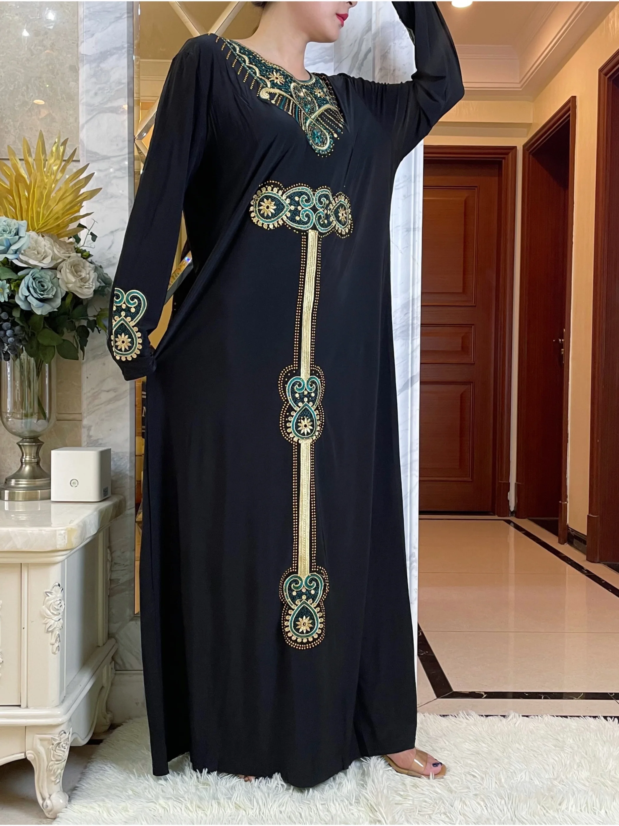 2023Muslim Euramerican Africa Beautiful Women's Abaya Noble Temperament ElasticEmbroidery Dress Fashionable Diamond Robe