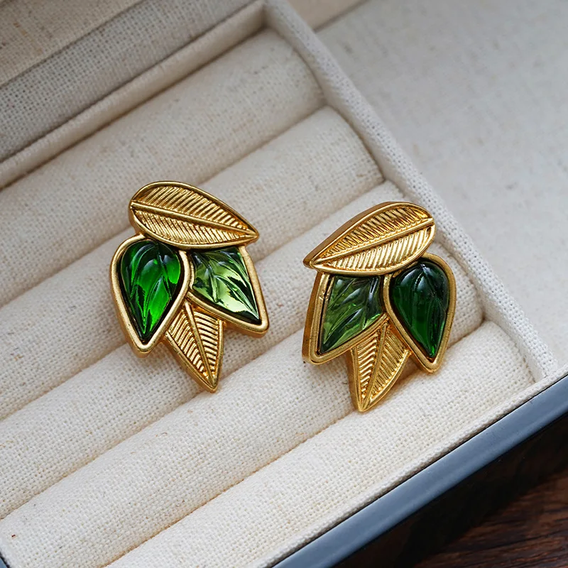 Medieval Style Green Resin Leaf Stud Earrings for Women Vintage Elegant Fashion Exquiste Aretes De Mujer Sweet Simple Jewelry