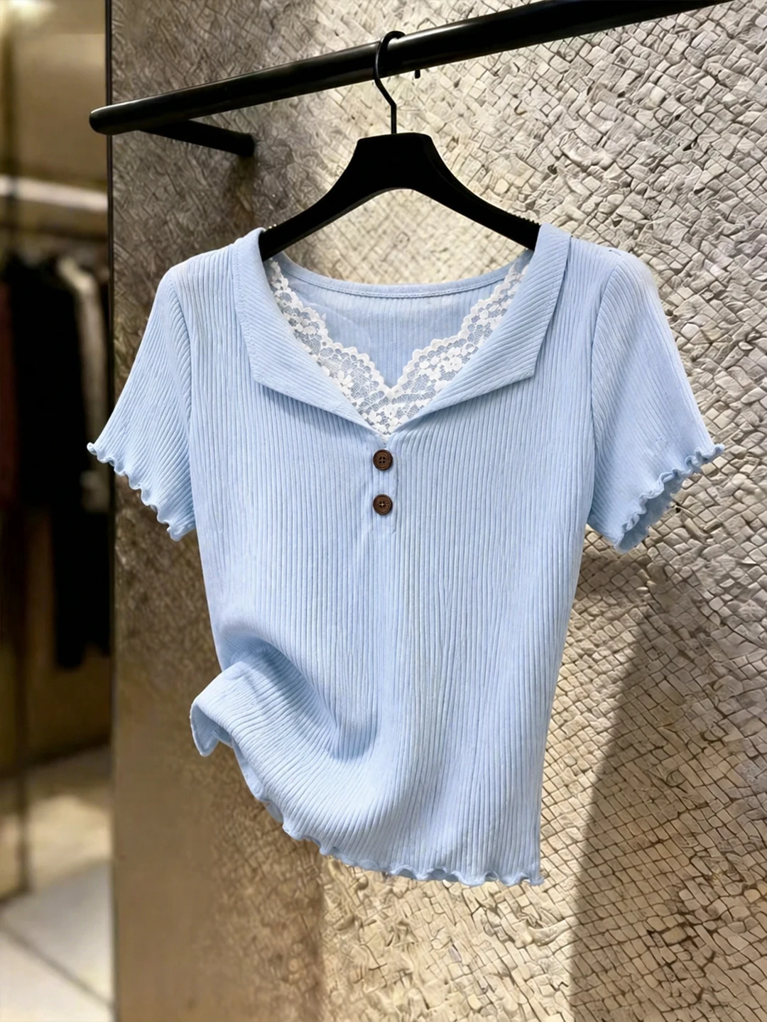 

Chic Commuter Lace Splice Knitted Top Short Sleeve Slimming Design Summer Fashionable Women's Silk Blend Straight Cut Shirt