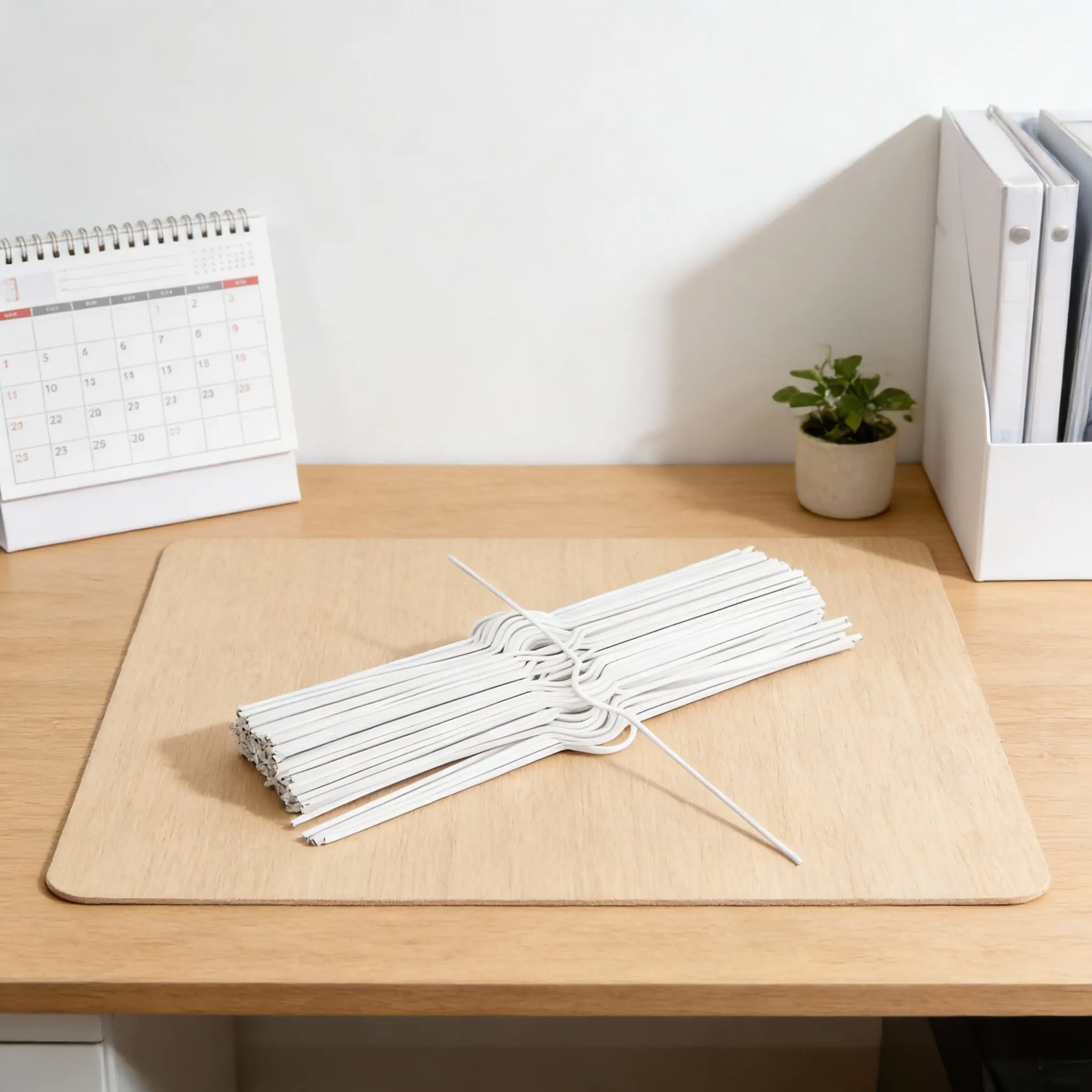 

100 шт. крючков для подвешивания календарей, двойные проволочные крепления, железные держатели для календарей, баннеров, плакатов, простая установка без инструментов