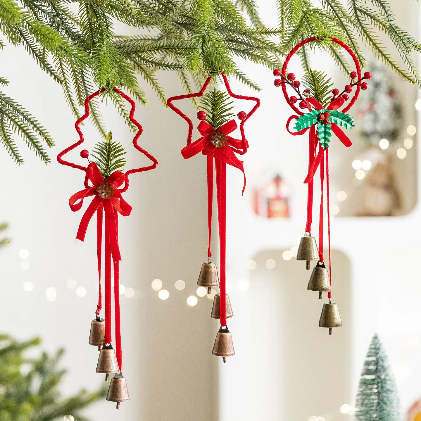 

DIY Pendant Iron Retro Christmas Bells Handmade Craft Red Christmas Chime Bells with Berries Xmas Tree Hanging Bells Car Holiday