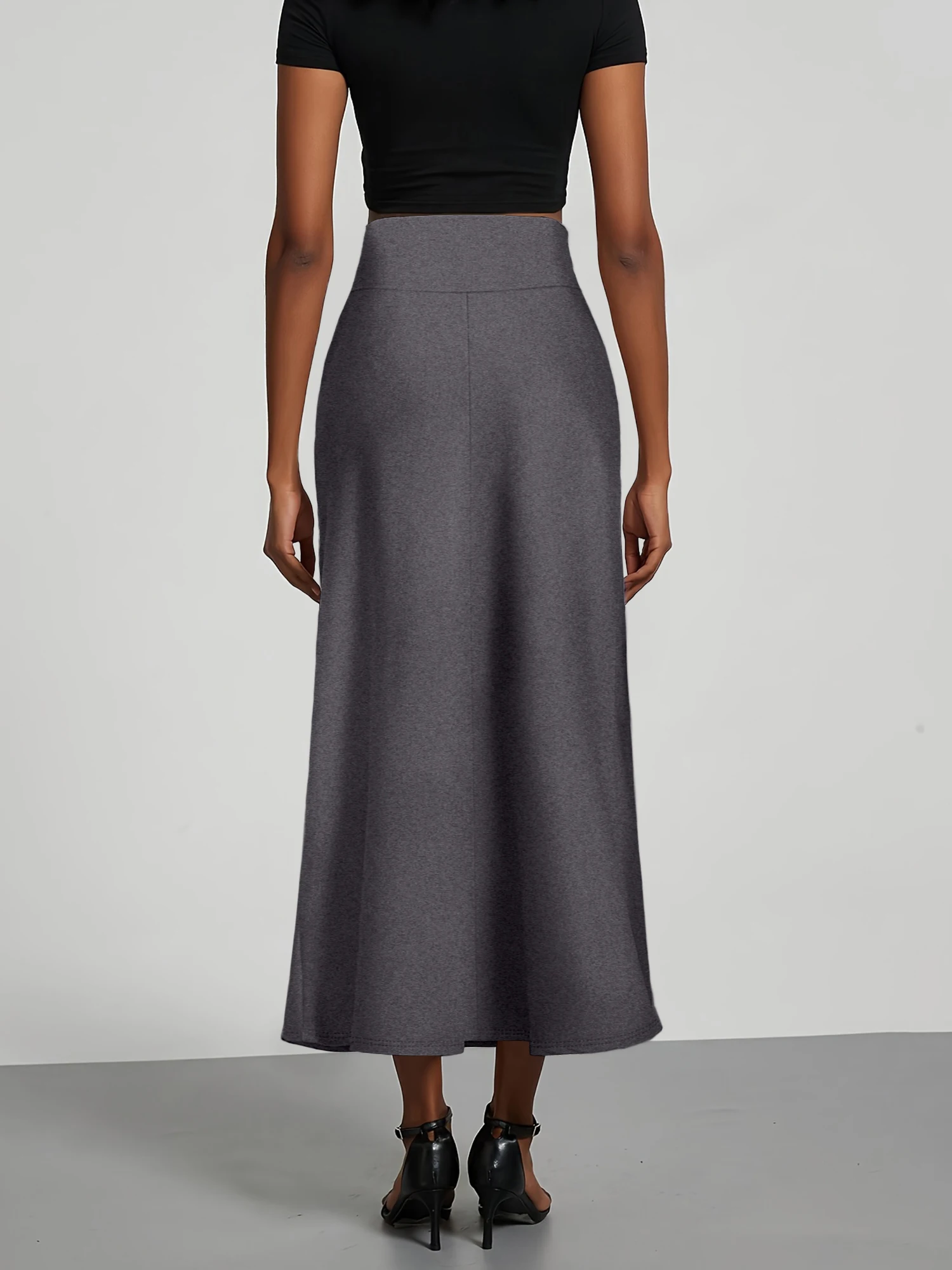 تنورة متوسطة الطول بحورية البحر بلون موحد، مصنوعة من نسيج ناعم ومقاوم للتجاعيد. أسلوب متوسط الطول يسطح الشكل، مما يجعلها