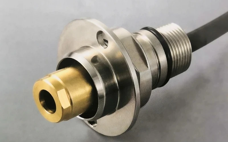 Rotary joint machine tool spindle for ball screw cooling