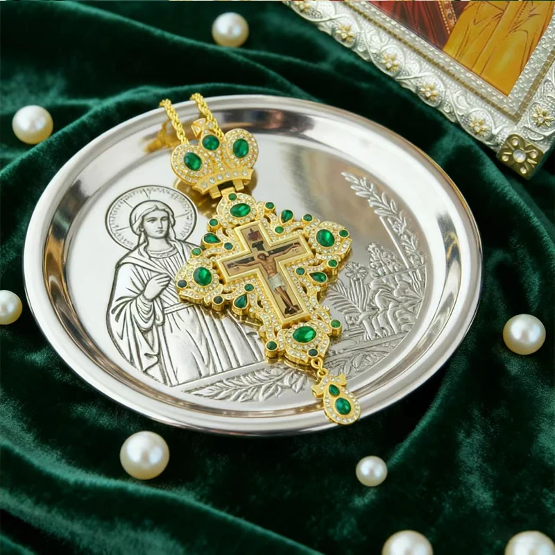 Vergoldetes Orthodoxes Brustkreuz mit blauer Kristalleinlage und Kruzifix-Ikone, Hochwertiger liturgischer Schmuck für Priester in der Kirche – Detail 9