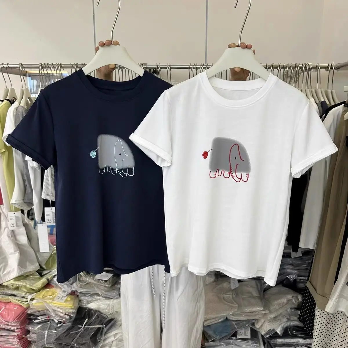 

A New White Summer Cartoon Short-sleeved, Versatile and Loose T-shirt for Women with A Round Neck and Half-sleeve Design