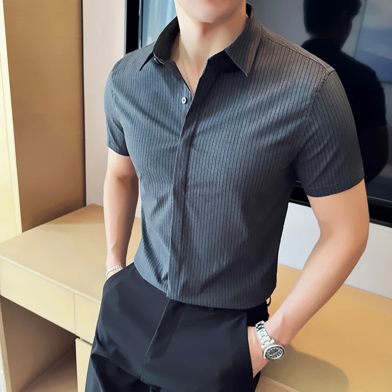 2024 Summer Fashion Vertical Striped Shirts Luxury Men\'s Hidden Button Short Sleeved Slim Fit Casual Business Shirt Men Clothing