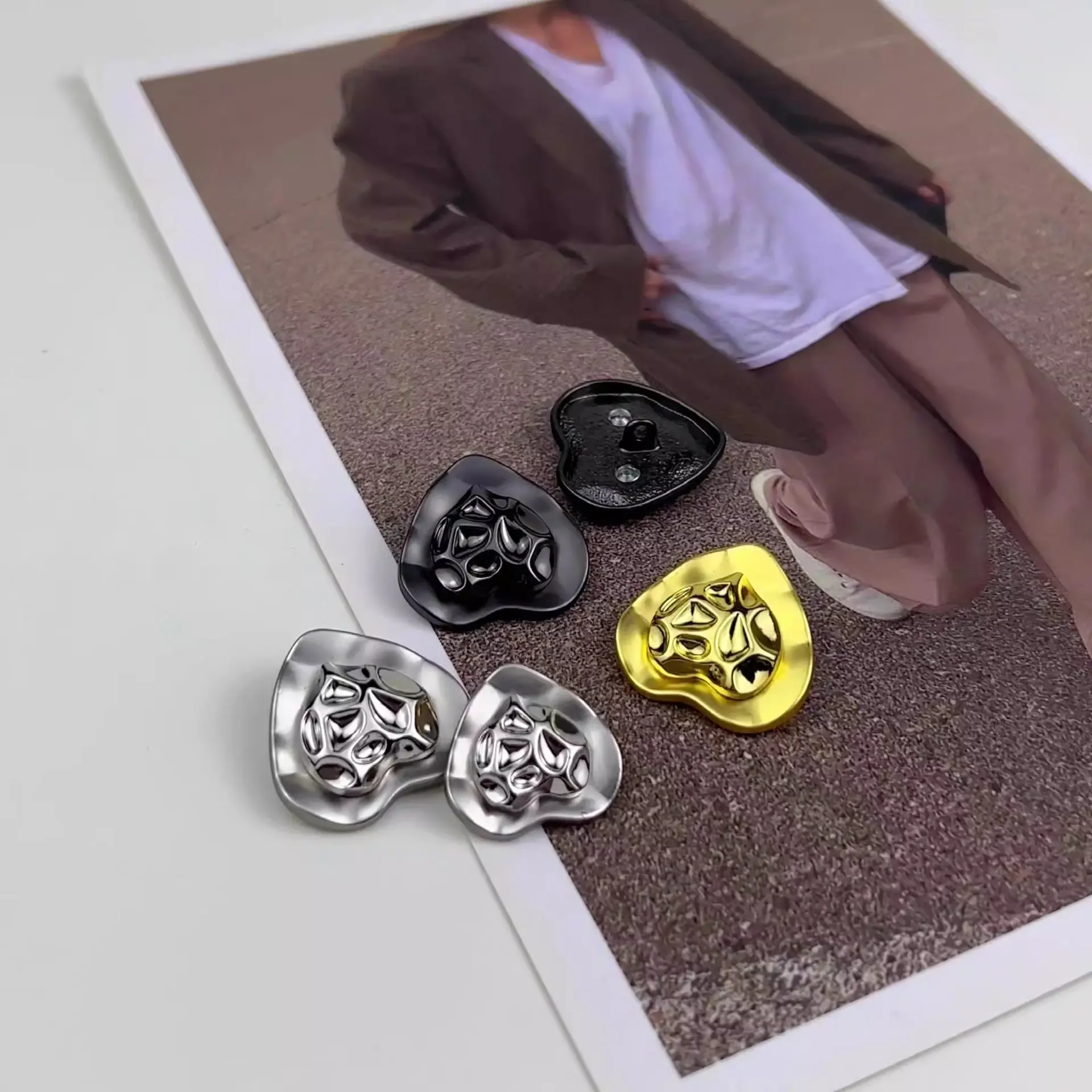 6PCS Fashion love heart buttons together metal buttons small fragrant wind heart-shaped pearl buttons vintage jacket suit coat d
