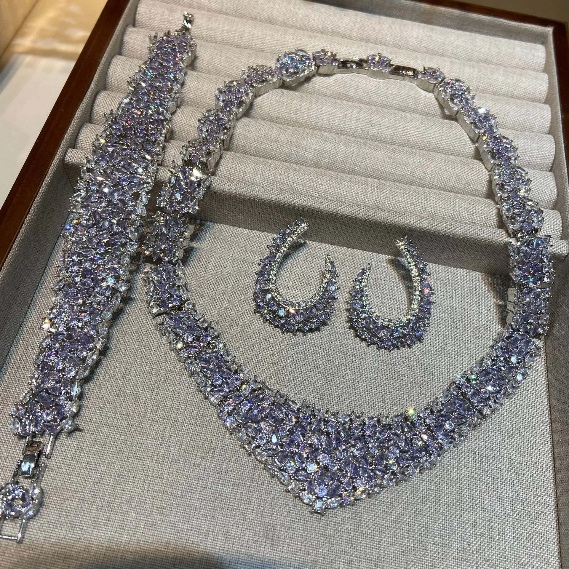 

Women's Luxury Party Dress Zircon Micro-Pavé Earrings Necklace Bracelet Set Included Elegant Jewelry Accessory Pack