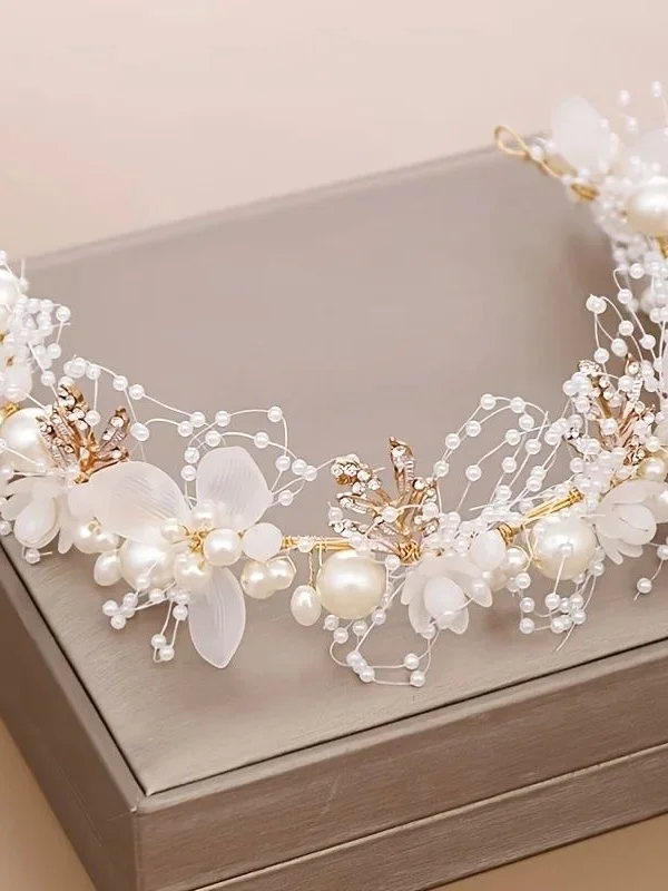 ブライダルパールフラワーヘッドバンドウェディングクラウンファッショナブルなヘアアクセサリー花嫁や特別な機会のためのエレガントなヘッドウェア
