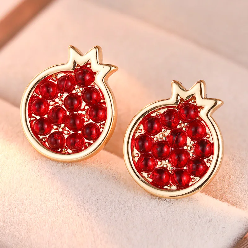 Exquisite Charm Red Pomegranate Golden Color Stud Earrings for Women Elegant Luxury Banquet Celebration Fine Jewelry Accessories