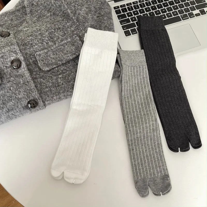 

Korean Style Tabi Split Toe Socks – Black White Grey Calf Fashion Stackable for Schoolgirl, Trendy Unisex Crew Sock