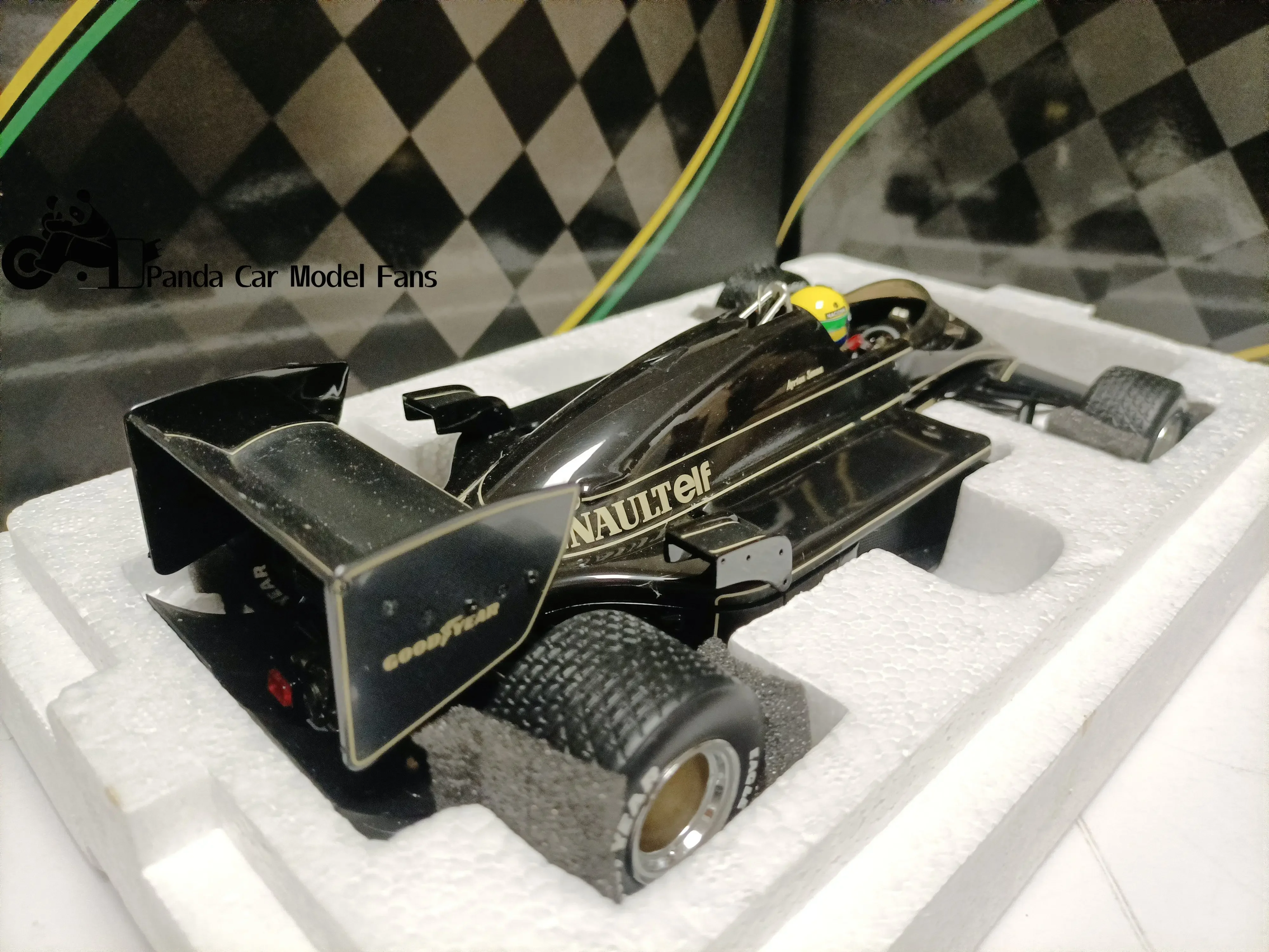 PremiumX 1:18 Lotus F1 Grand Prix Car Model 97T Ayrton Senna JPS Collectible Gift Miniature Home Decoration Static Viewing