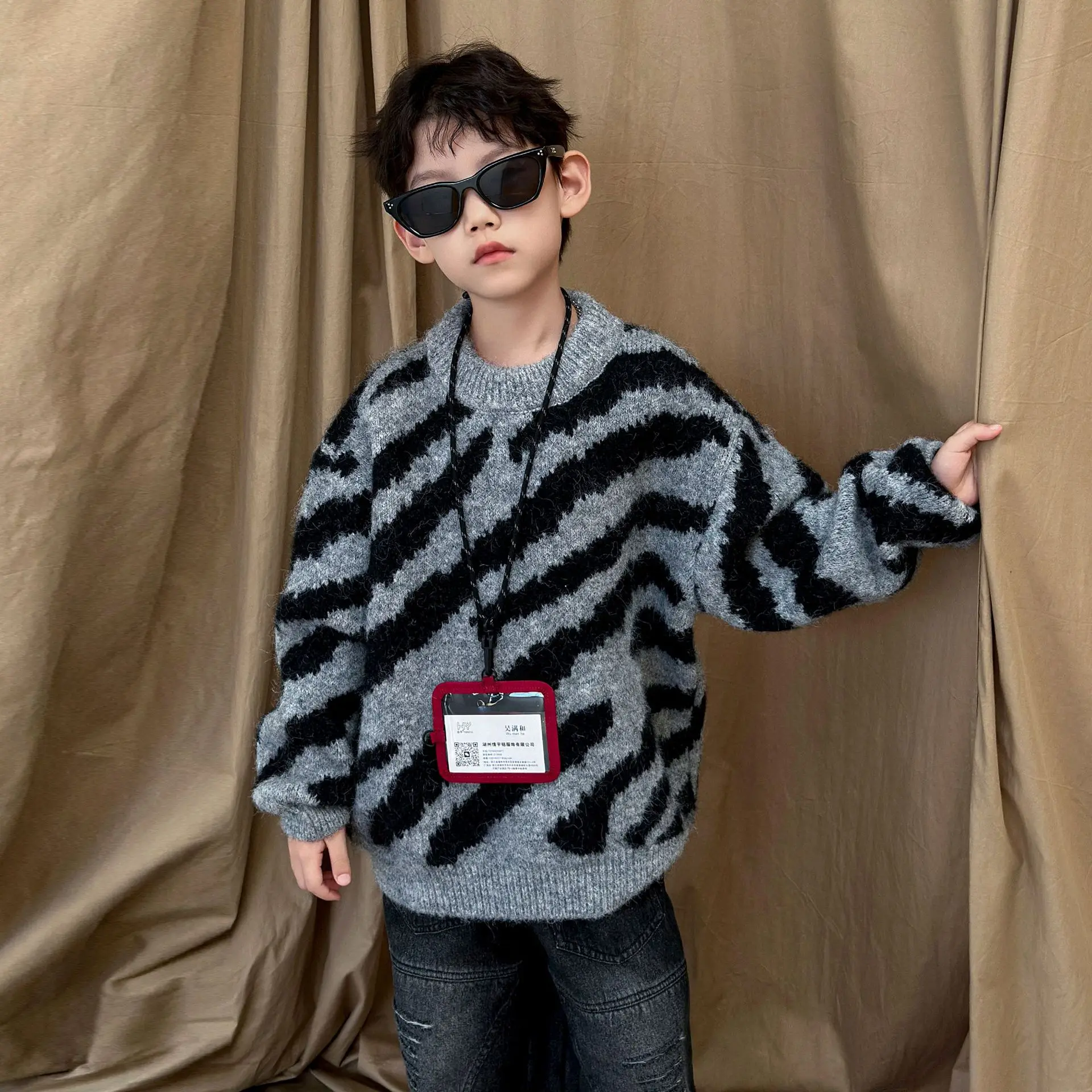 سترة 2025 الخريف والشتاء ملابس الأطفال الجديدة الكورية نمط الفتيان والفتيات موضة الدافئة مخطط البلوزات بسيطة