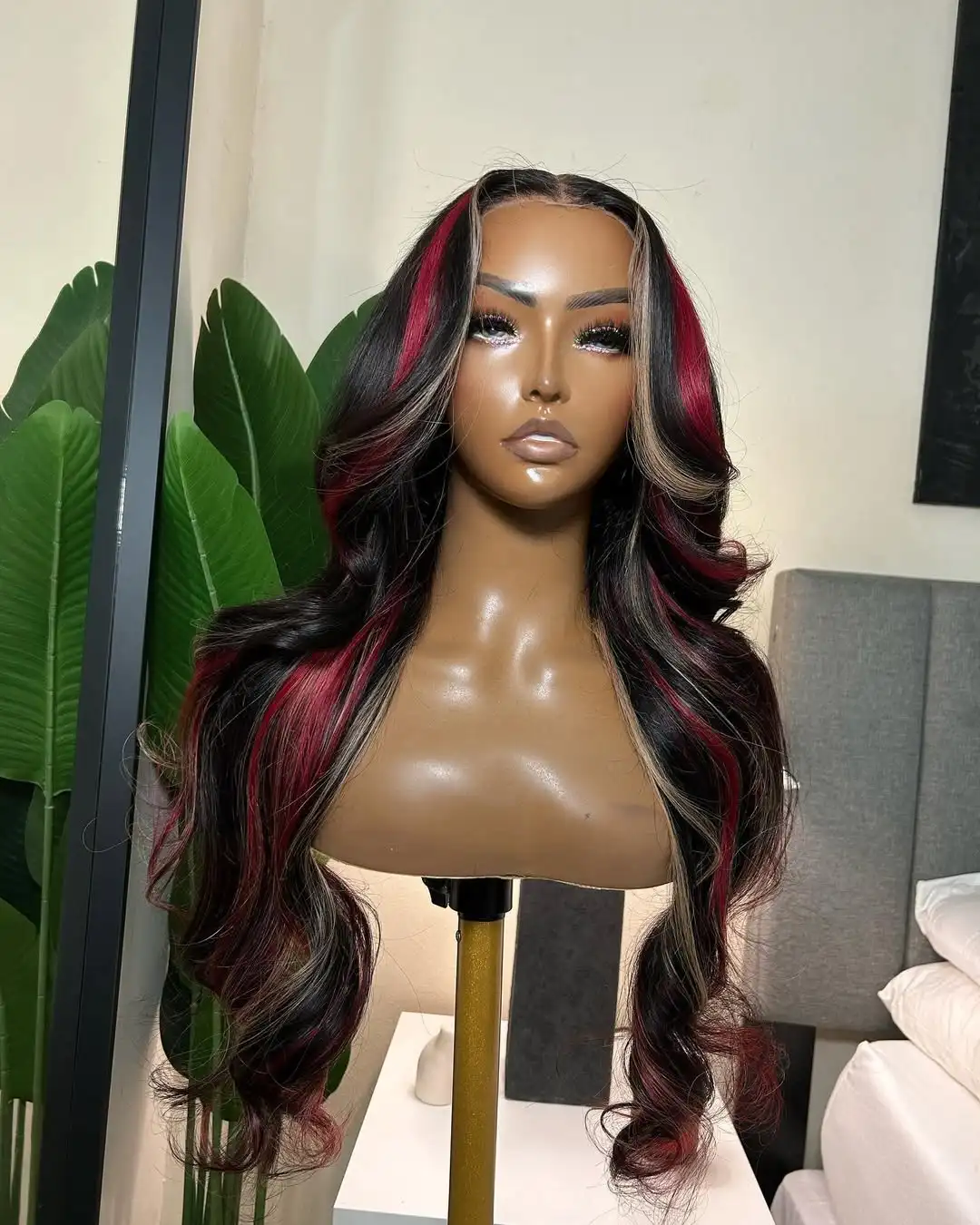 

Блондинка с красным черным кружевным передним париком 13x6 Синтетические кружевные фронтальные парики Красный объемный волнистый бесклеевой парик Термостойкое волокно для женщин