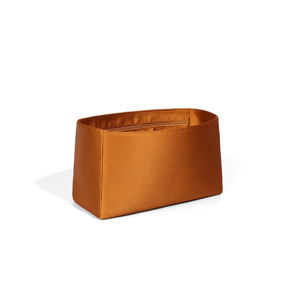 

Высококачественный органайзер для сумок, подходящий для навесного замка с атласной защитной подкладкой для косметички. Легкая и компактная внутренняя сумка.