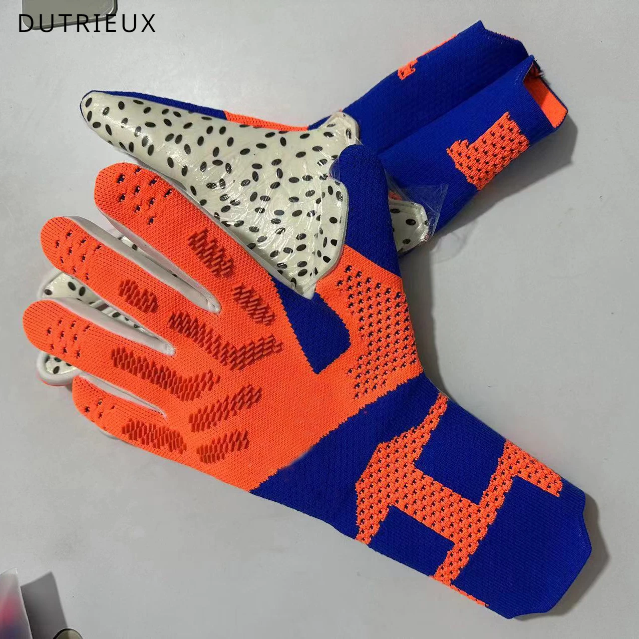 New latex Gloves for Adult and Children Professional Game Goalkeeper Goalkeeper Soccer Gloves Multiple Style Options Beautiful