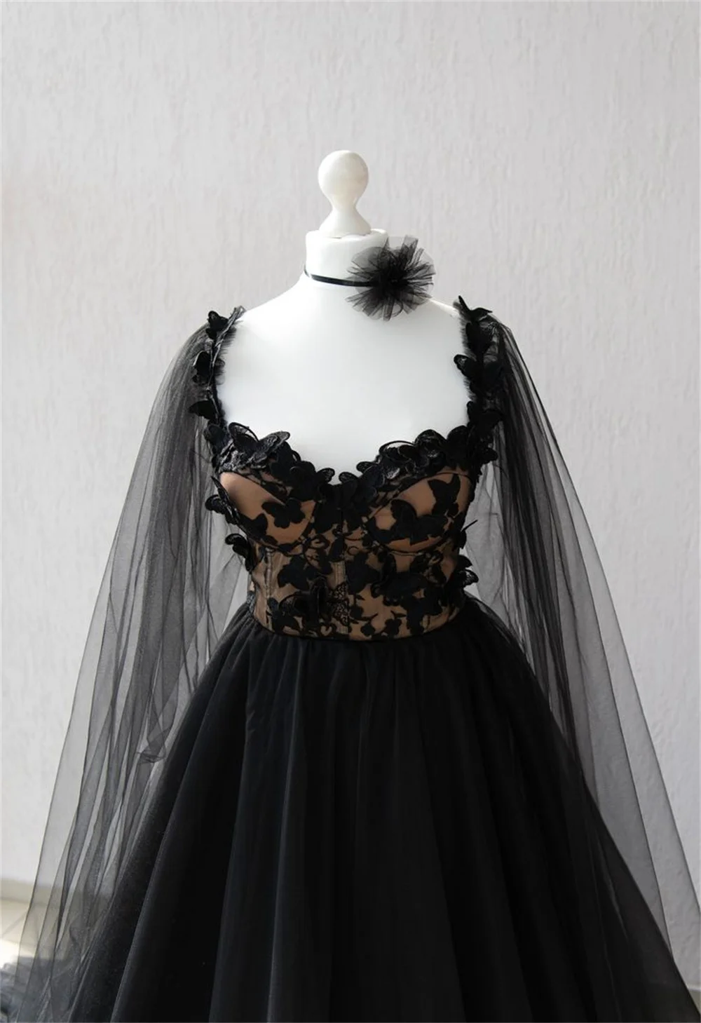 Sansa Black Cape Sleeve Wedding Dress Butterfly Embroid Corset Vestidos De Noche Plus Size Tulle Ball Gown فساتين السهرة