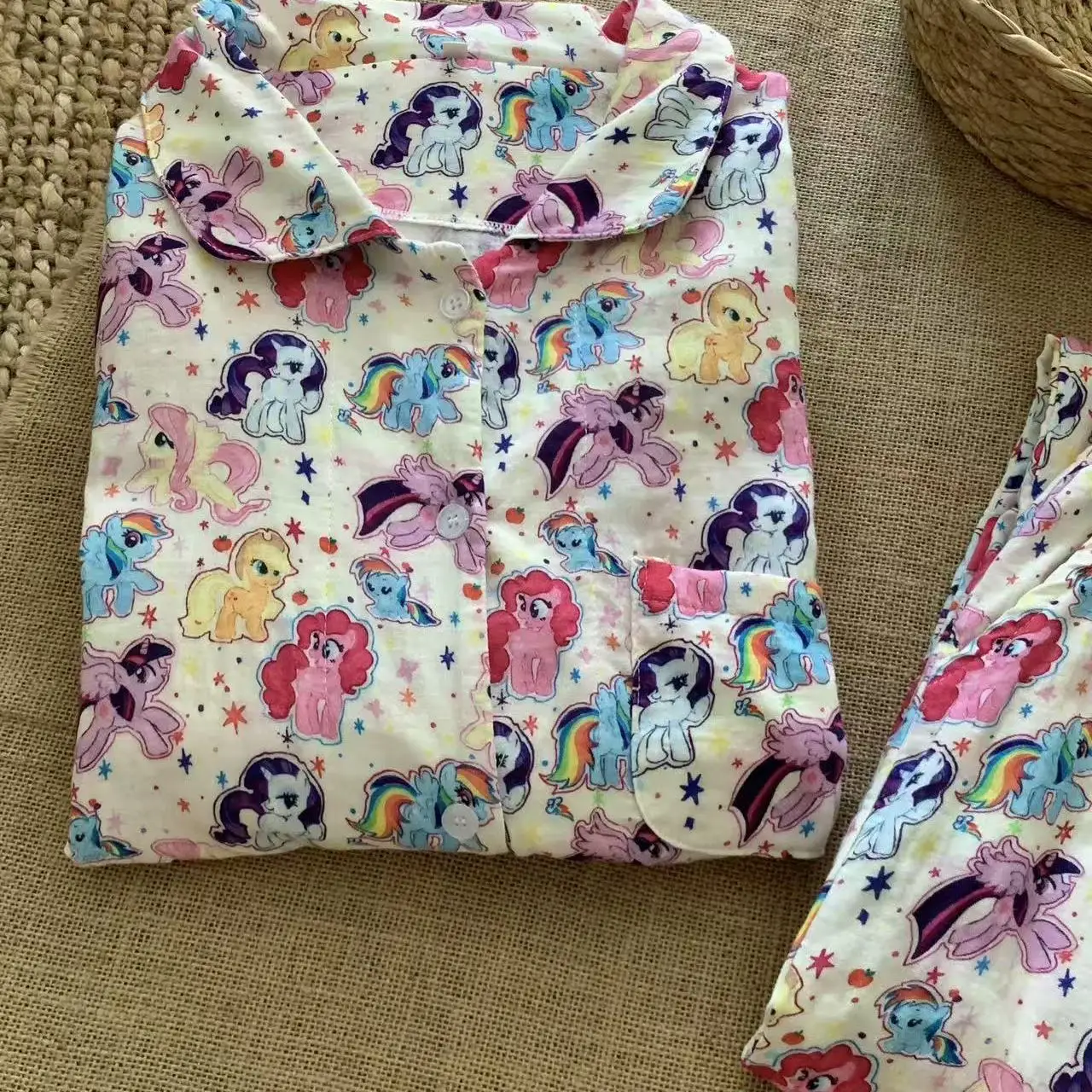 

Comfortable Cotton Pajamas Set with Long Sves And Loose Fit Outwear Home Clothes Small Collar Design for All Seasons