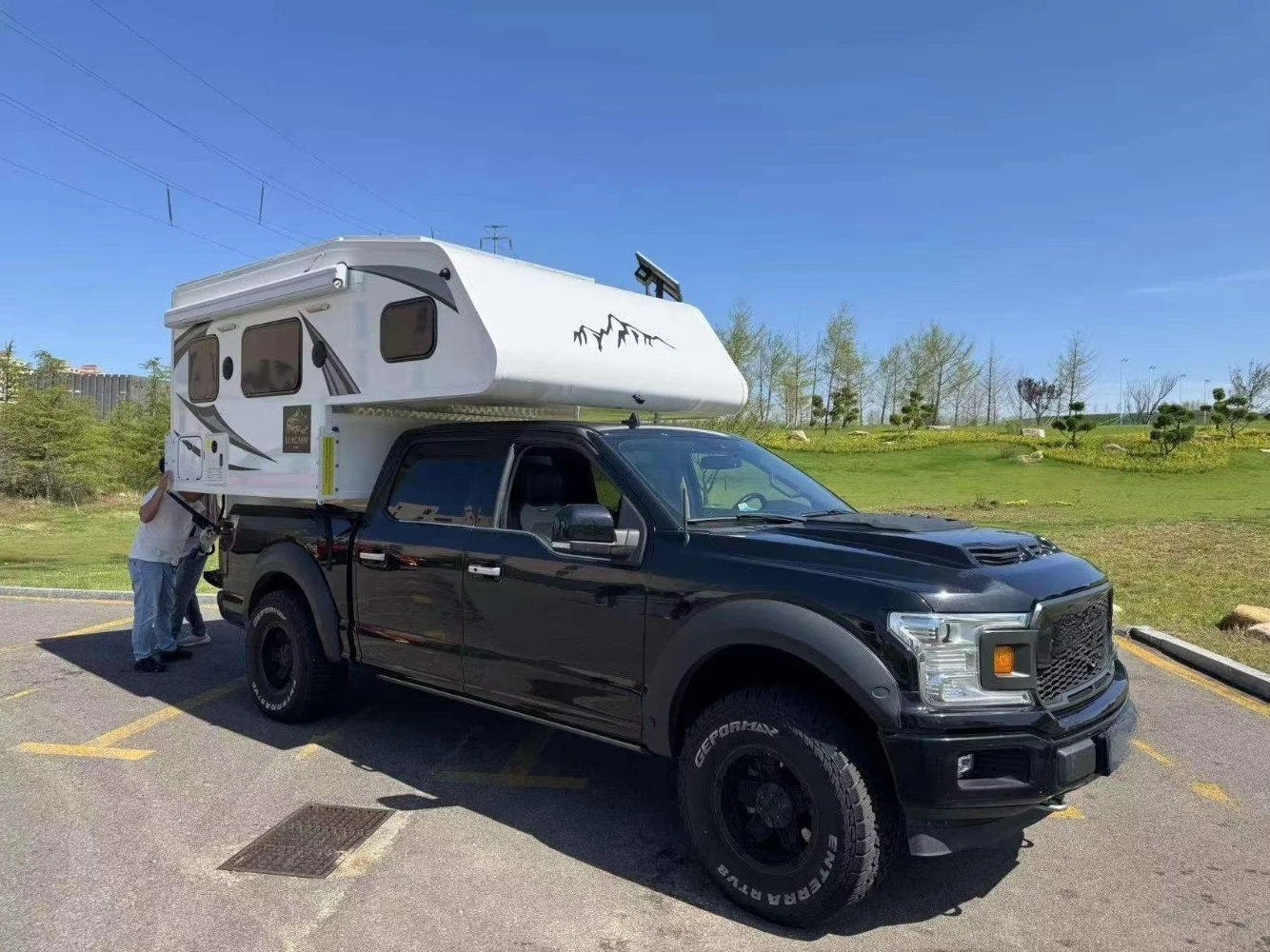 Hard Roof Waterproof Pickup Truck Camper Travel Trailers with Kitchen for Outdoor Adventure