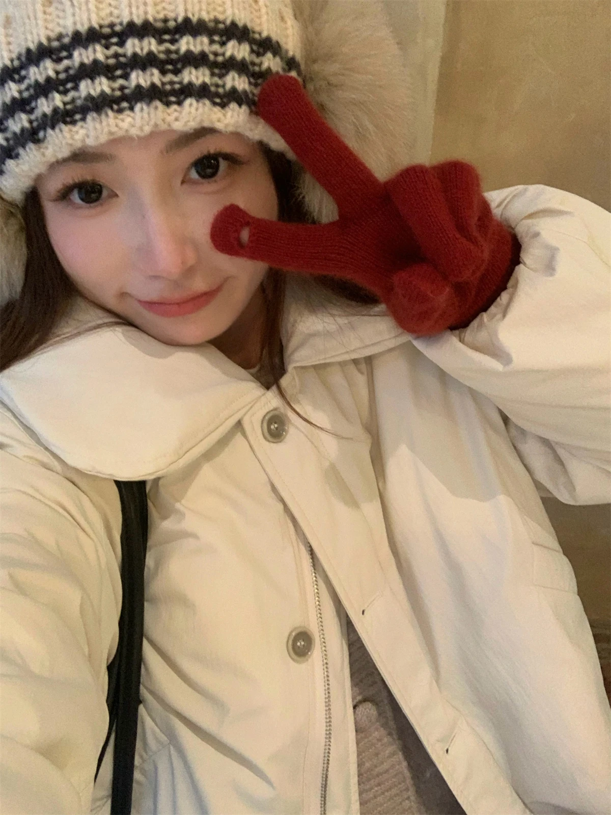 

TheDouerr Short Puffer Jacket 90% White Duck down Fluffy Collar Dual Color Warm Winter Women's Fashion Stylish Coat
