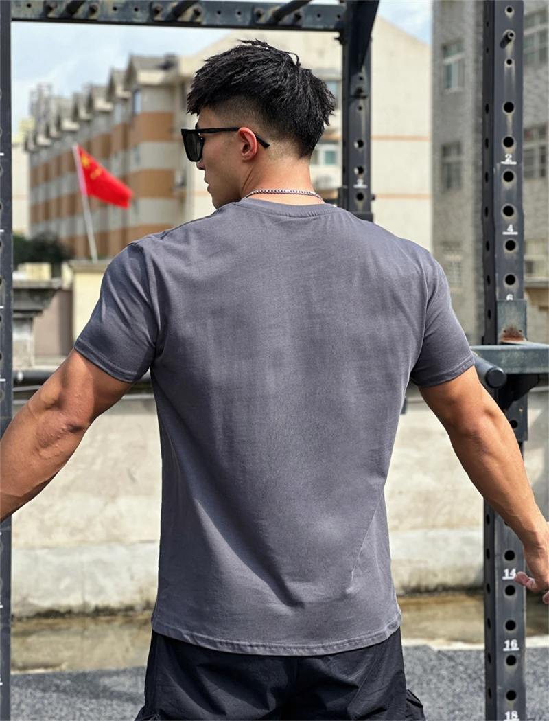 Summer casual men's T-shirt top fashion crew-neck cotton sports men short sleeve convex logo design men's wear