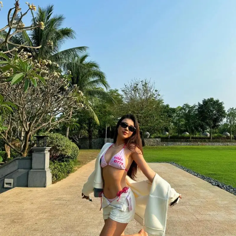 Sanrio ensemble de Bikini peau noire Hello Kitty ensemble de Bikini maillot de bain Style Sexy coussin de poitrine Style de vacances piscine plage ensemble de Bikini