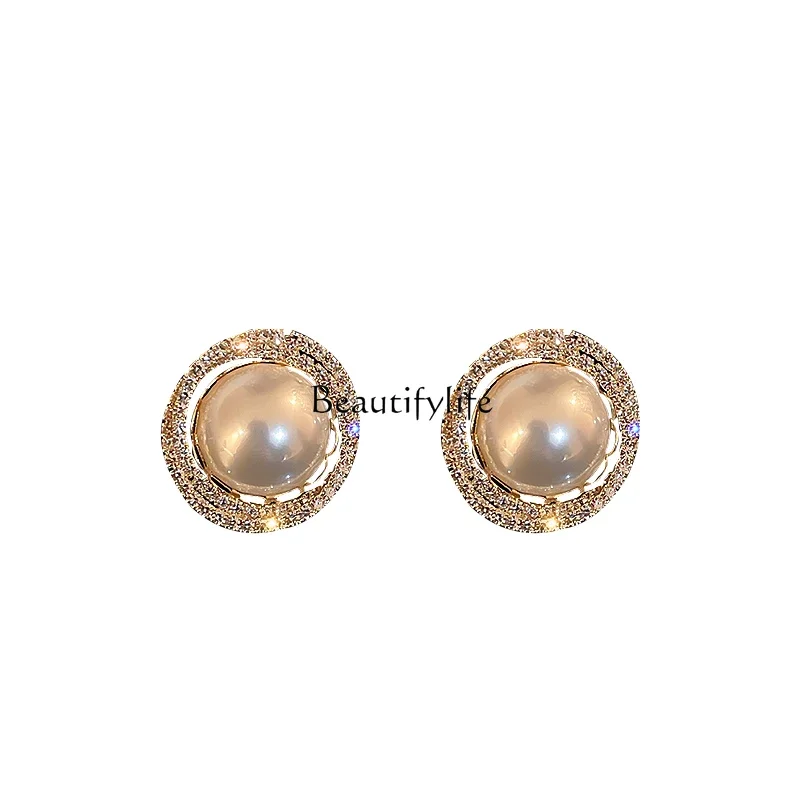 

Pearl earrings, high-end exaggerated autumn and winter earrings.