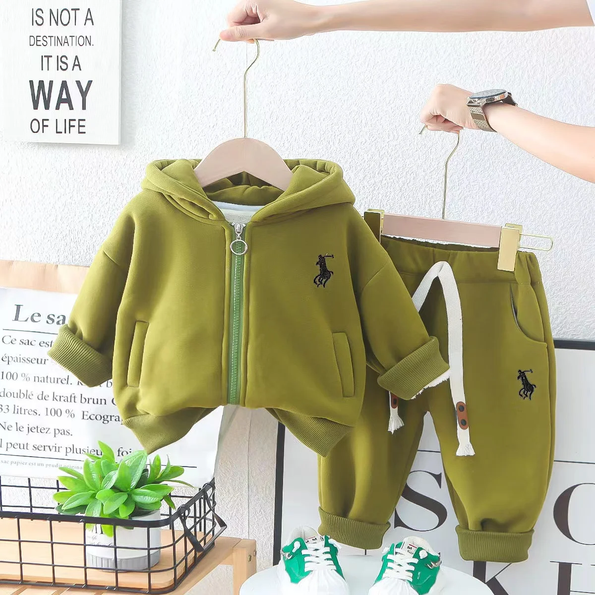 Boys' Autumn And Winter Clothing Westernized Plush And Thickened Two-piece Set Baby's Winter Vest Hoodie Baby's Fashion Trend images - 6