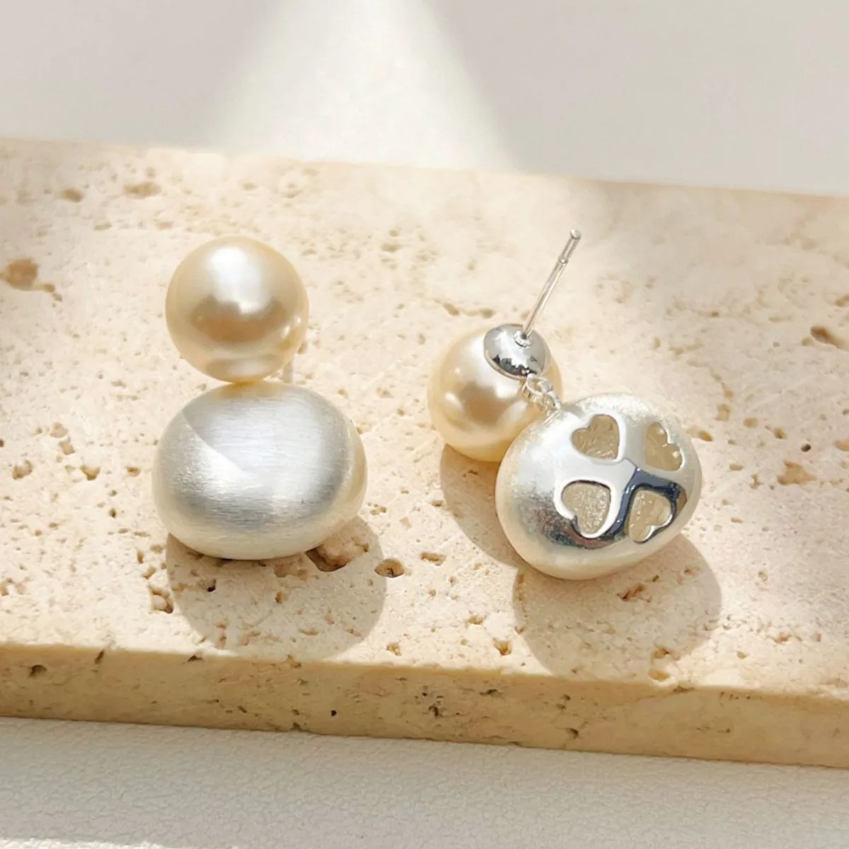 Pearl earrings, high-end brushed metal, fashionable and trendy earrings, simple and versatile, western-style earrings