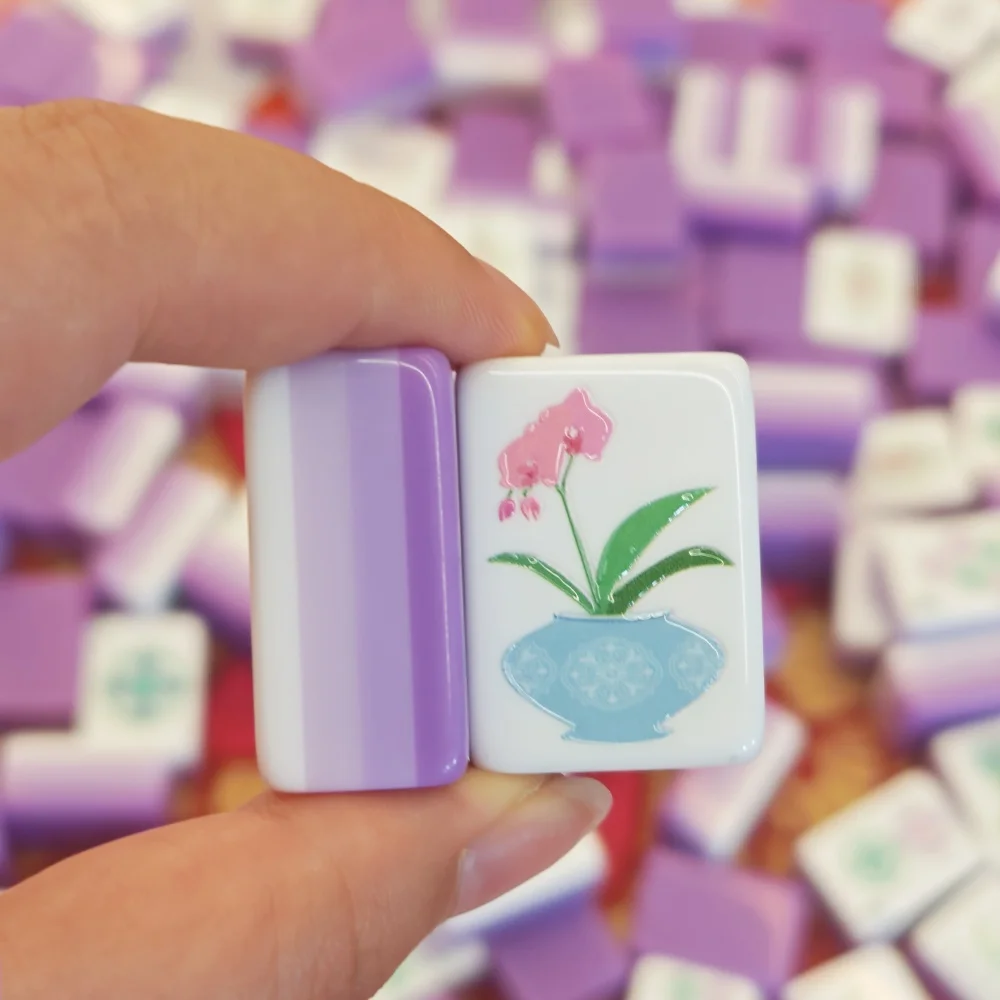 Light Purple American Mahjong Set 4-Layer Acrylic Blue Luxury Mahjong Game Tiles Engraved Mah Jongg Travel Sets for Board Games