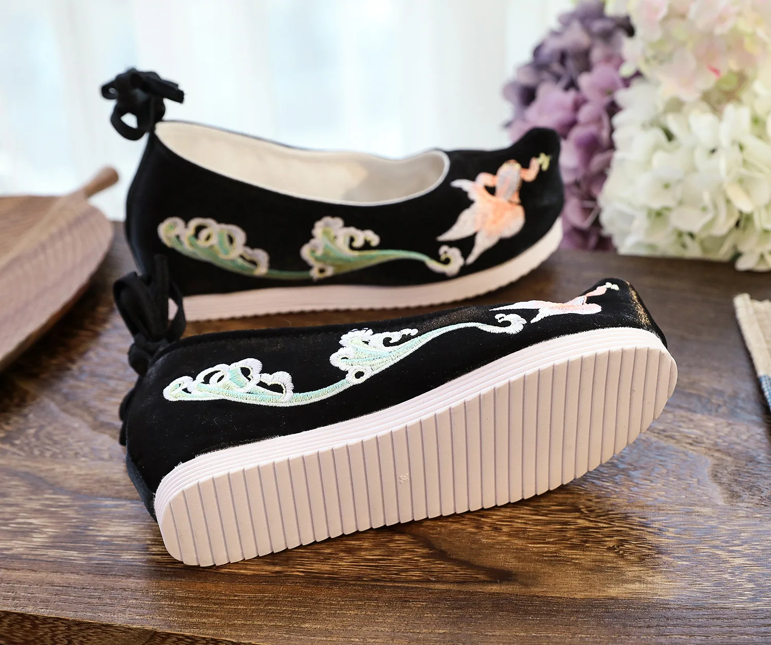 Zapatos de plataforma ocultos con correa en el tobillo para mujer, zapatos de Cosplay Hanfu cómodos bordados de estilo chino Vintage