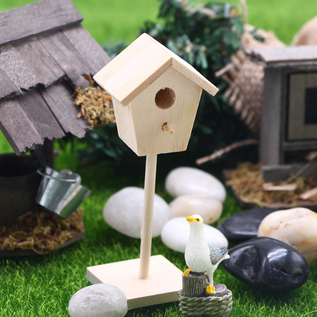 Doll House Mini Wooden Graffiti Bird Cage BJD Miniature Outdoor Garden Bird Nest, Small Cloth Garden Decoration Ornament