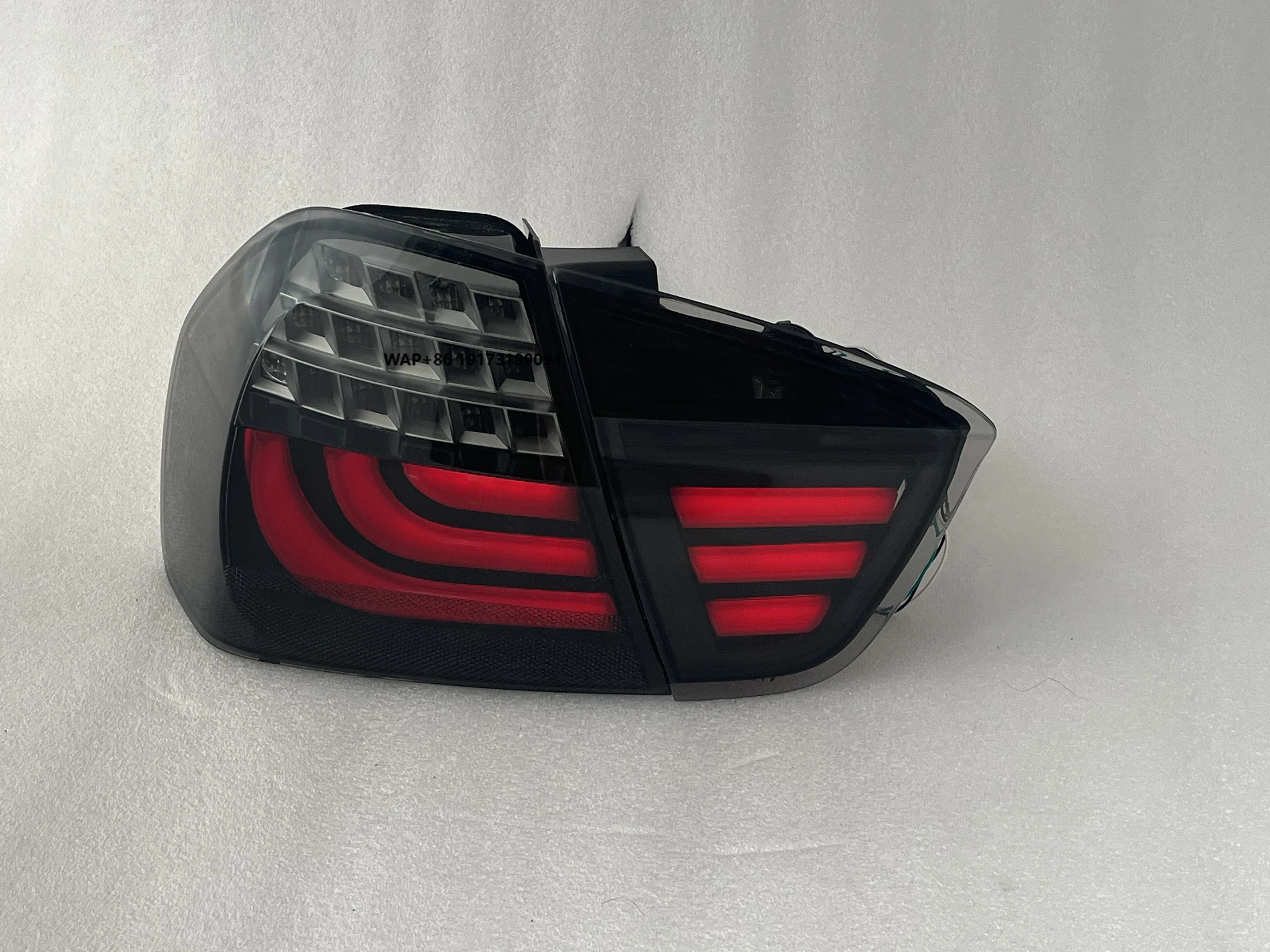 الجملة قطع غيار السيارات عالية الجودة مكونات الإضاءة الخارجية للسيارات المصابيح الخلفية لE90