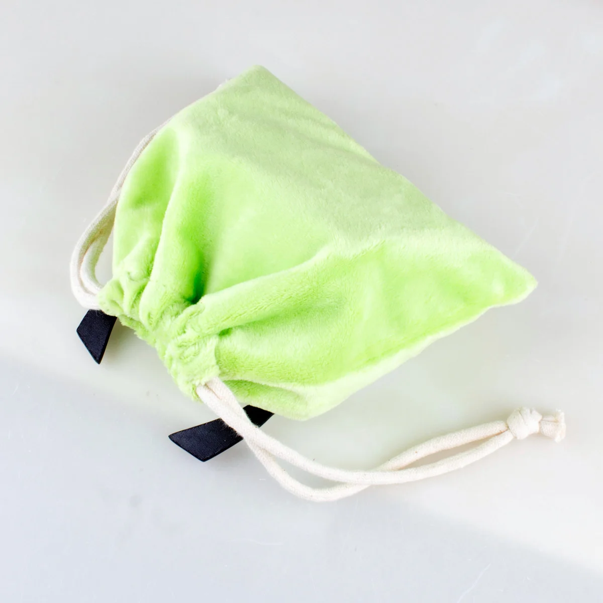 حقيبة مكياج خضراء ثلاثية الأبعاد عالية الجودة - حل تخزين مكياج عصري مخصص لتنظيم أساسيات التجميل #4