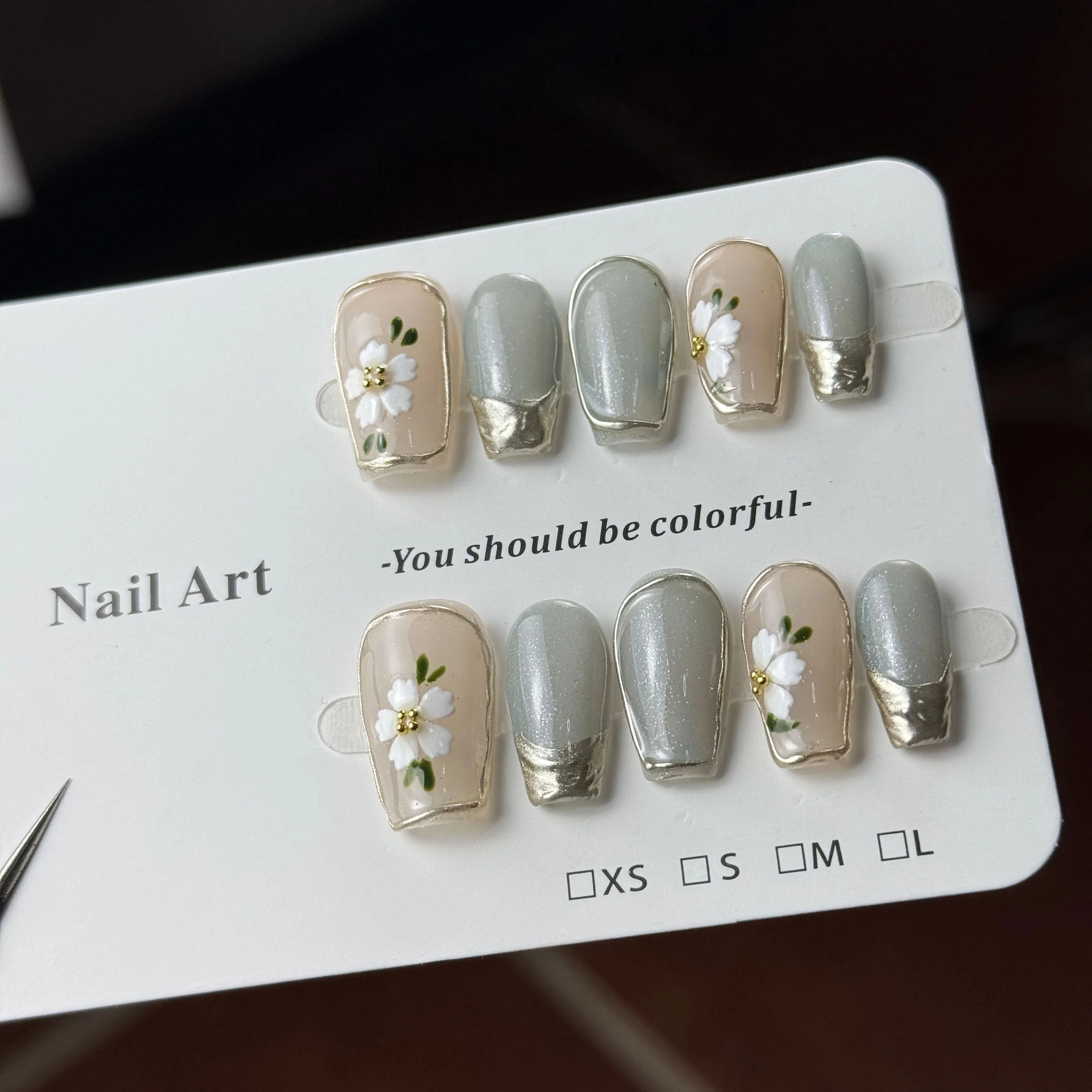 Té helado de Long Island de alta gama, flores pequeñas tridimensionales pintadas a mano, ojos de gato emergentes, uñas de punta francesa hechas a mano, 10 Uds.