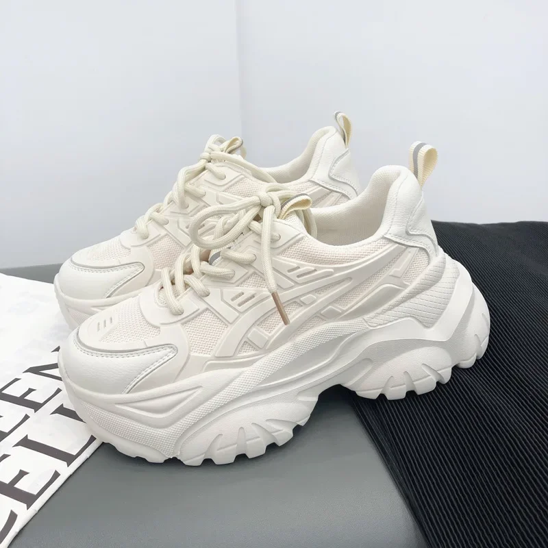 Sepatu ayah wanita, hitam 2025 Musim Semi dan Musim Gugur sol tebal kasual sepatu olahraga wanita Lace-up Mesh Platform Sneakers wanita