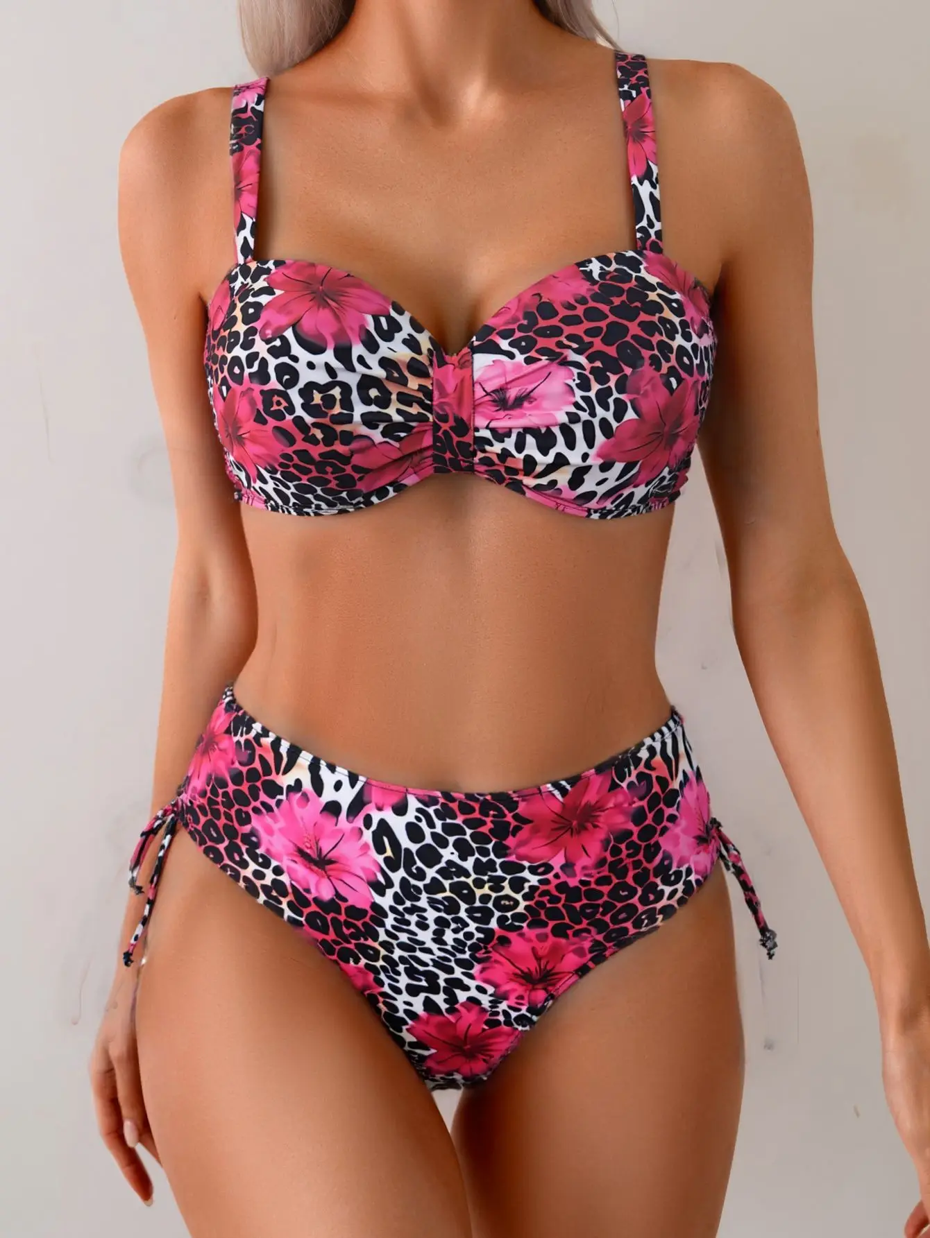 

Элегантный минималистичный европейский купальник-бандо с топом-камисолькой, премиум-класса, шикарный раздельный купальник из двух частей для пляжа и лета