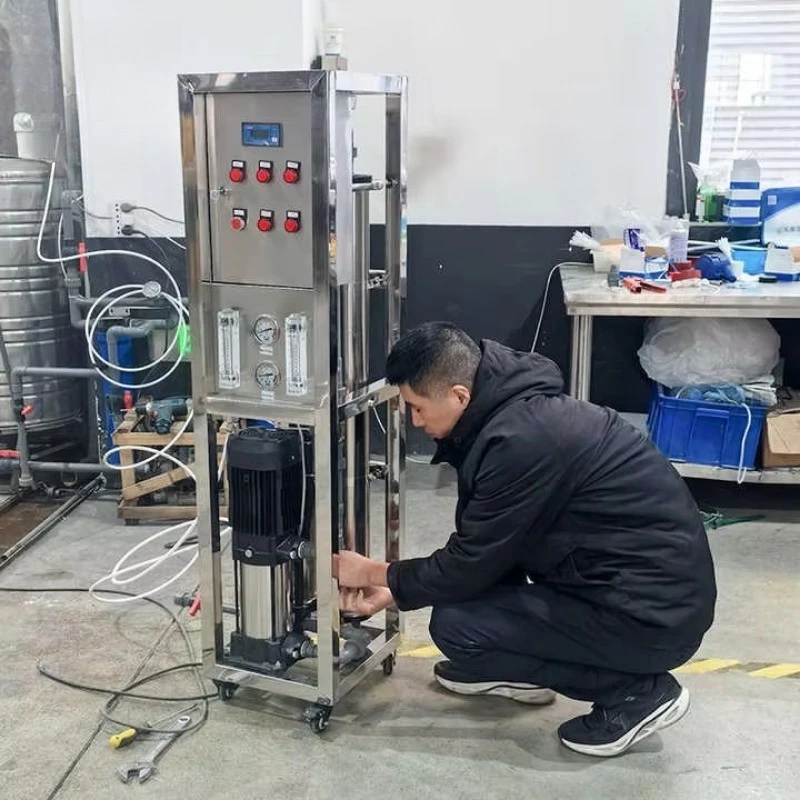 Reverse osmosis water purifier for industrial use in brine desalination treatment systems