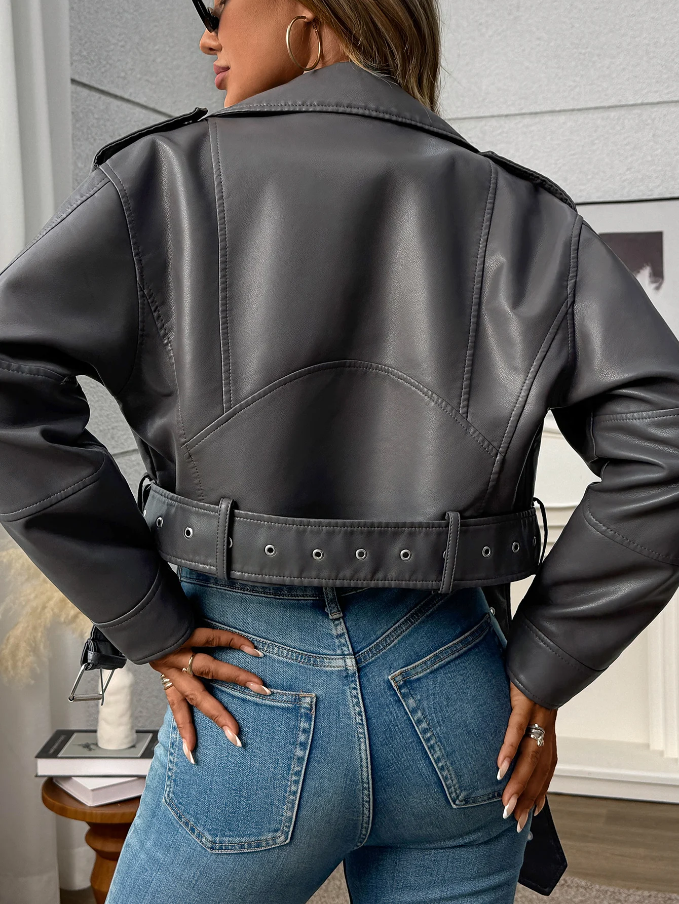 سترة Fitaylor النسائية المصنوعة من الجلد الصناعي مع طية صدر السترة وسحاب معطف قصير للسيدات للدراجات النارية من الجلد مع حزام