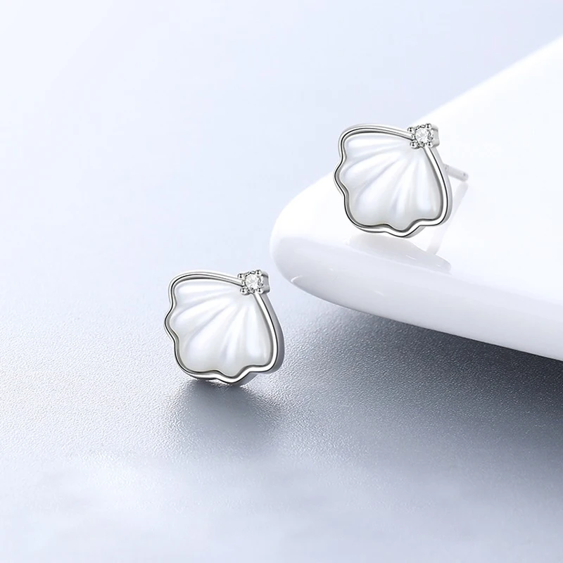 New Fashion Simple Style Mini Leaf Stud Earrings For Women Crystal Zircon Shell Female Little Literary Earring Jewelry Best Gift