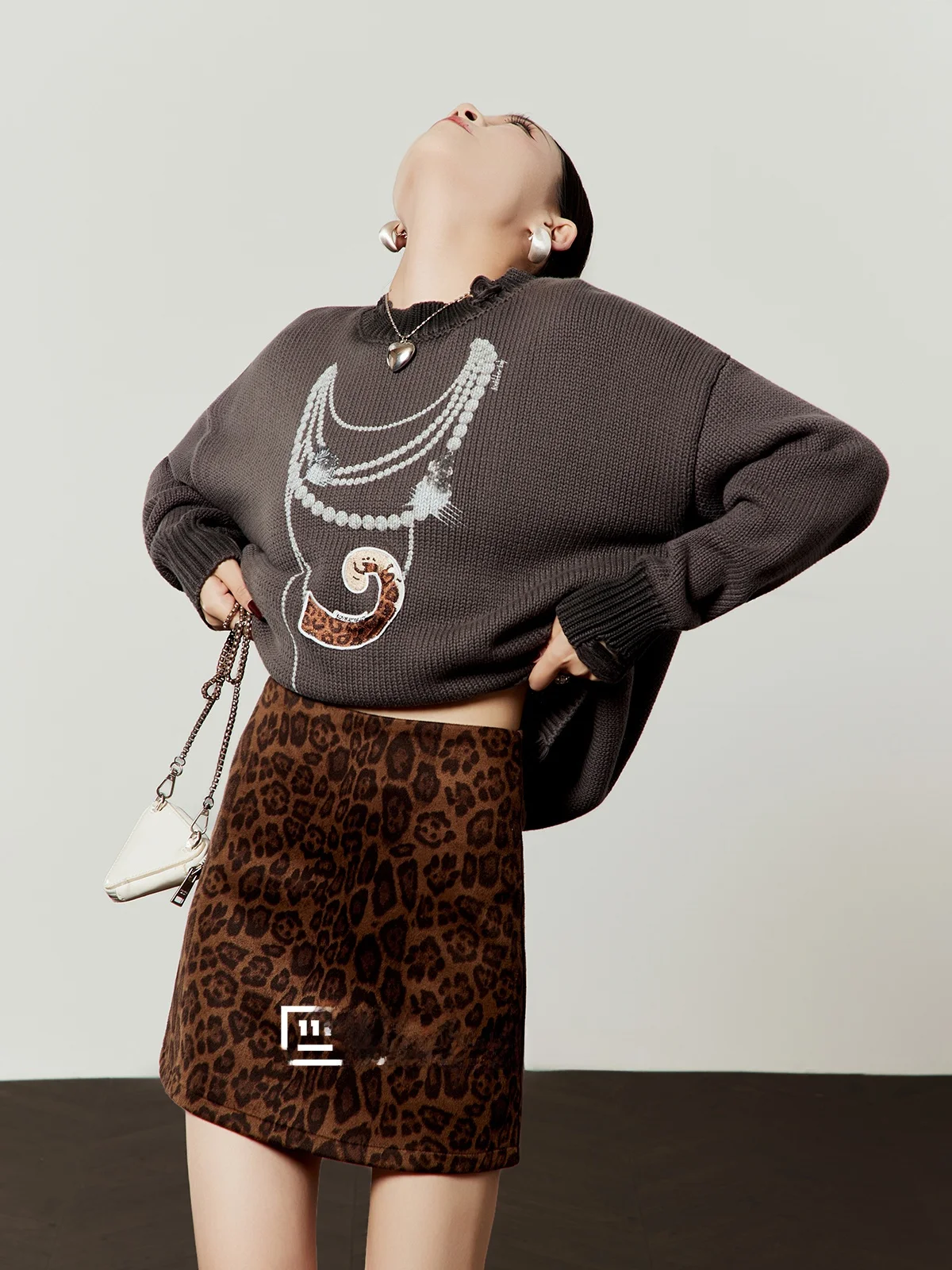 

Свободный женский свитер с вышитым логотипом «Тигровый хвост» от Zhou Li Wu, весна 2026, повседневный свободный топ, вязаный, для ежедневной носки...