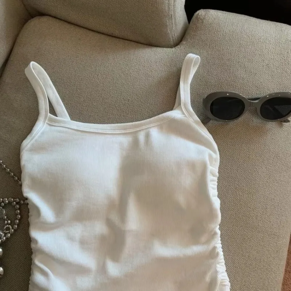 Nuove canotte da donna solide con protezioni per il petto Pieghe a costine Canottiera elastica attillata Canottiera corta senza maniche da donna