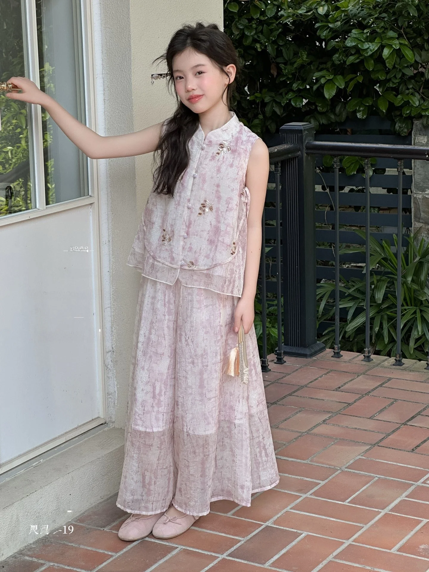 completo-estivo-per-bambine-in-stile-retro-set-due-pezzi-con-pantaloni-a-gamba-larga-camicia-senza-maniche-e-gilet-ricamato-abbigliamento-per-bambini-alla-moda