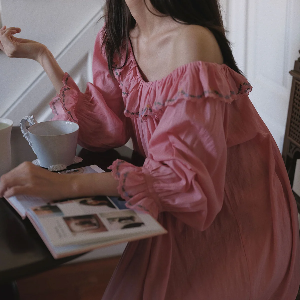 

Women Night Dress Retro Embroidered Floral Sweet Long Nightgown French Princess Fairy Home Outfit Sleepwear Spring Autumn