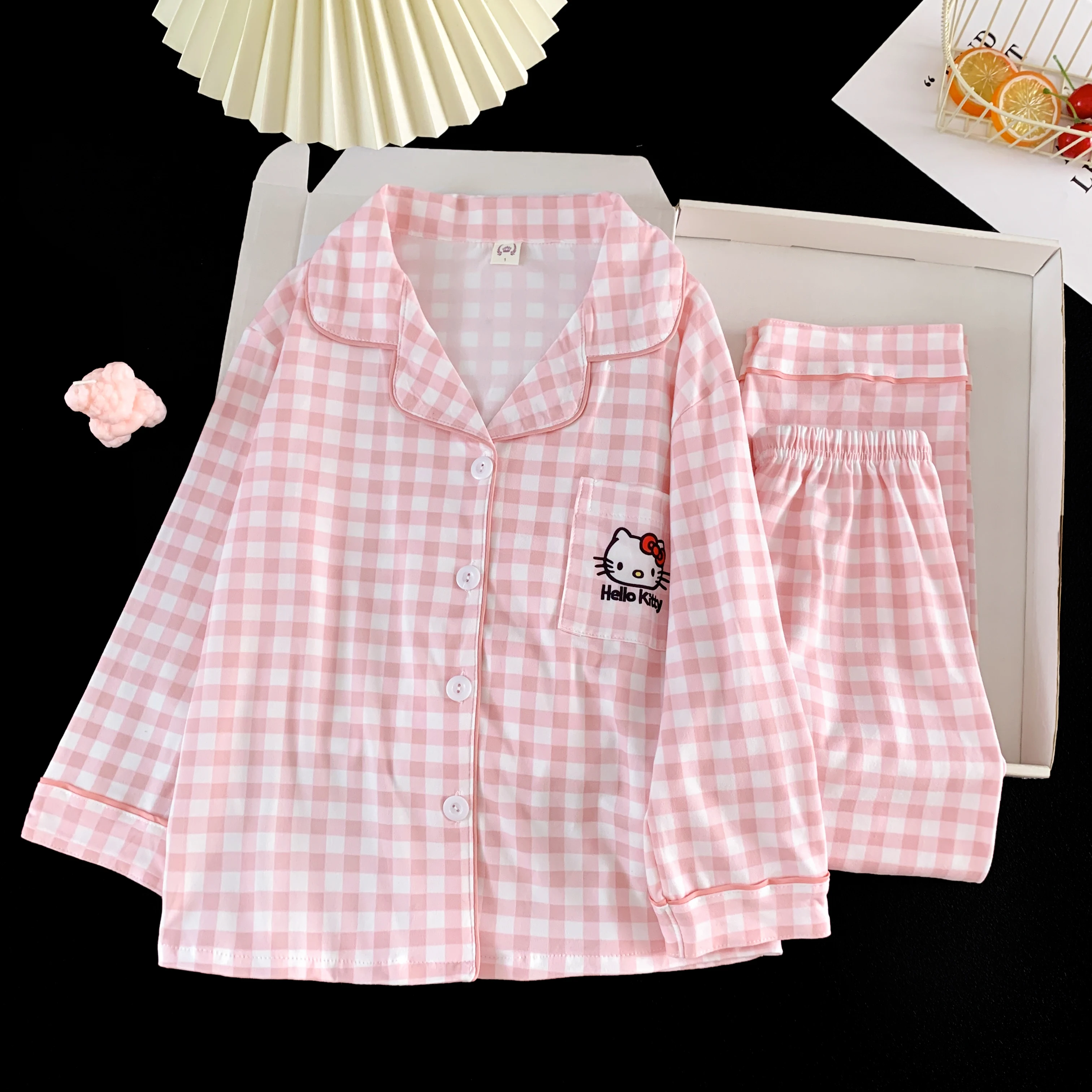 Women's pajama set with HELLO KITTY pattern, a long-sleeved top and matching pants, comfortable winter homewear
