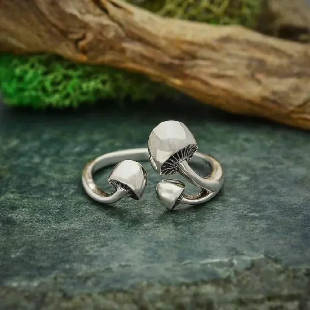 Fashionable and Creative Trendy Mushroom Ring for Women, Summer Retro Jewelry, Cute Plant, Adjustable Couple Ring Accessories