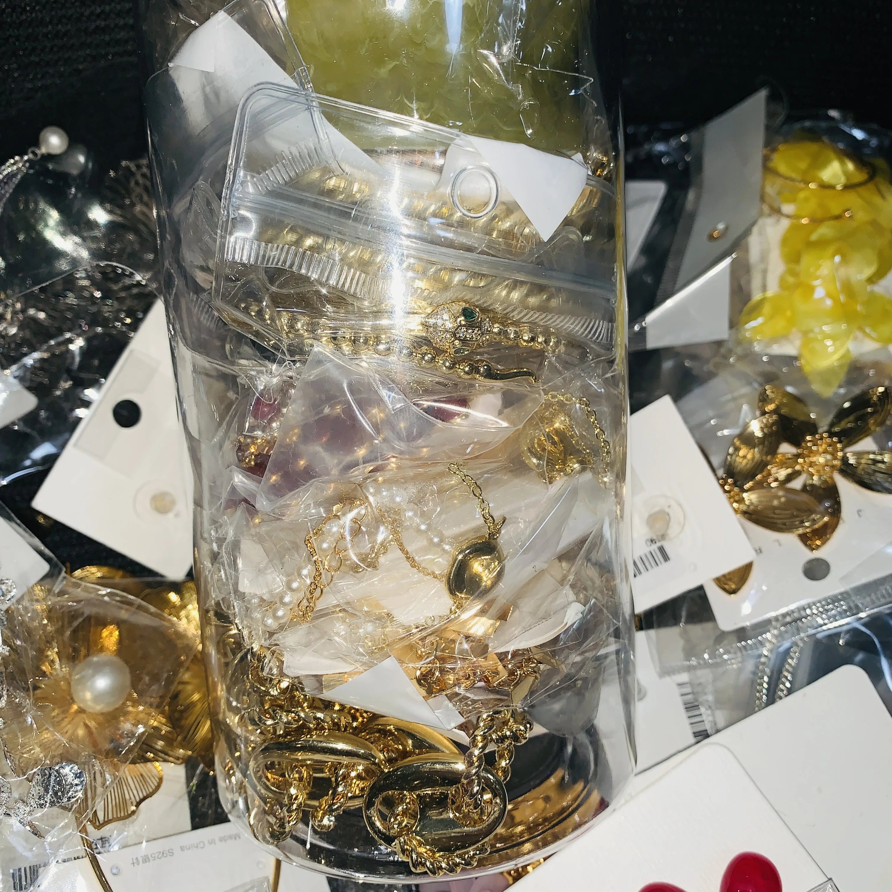 

1 brand new jewelry blind box jar mixed blind box lucky bag necklace, earrings, bracelet random