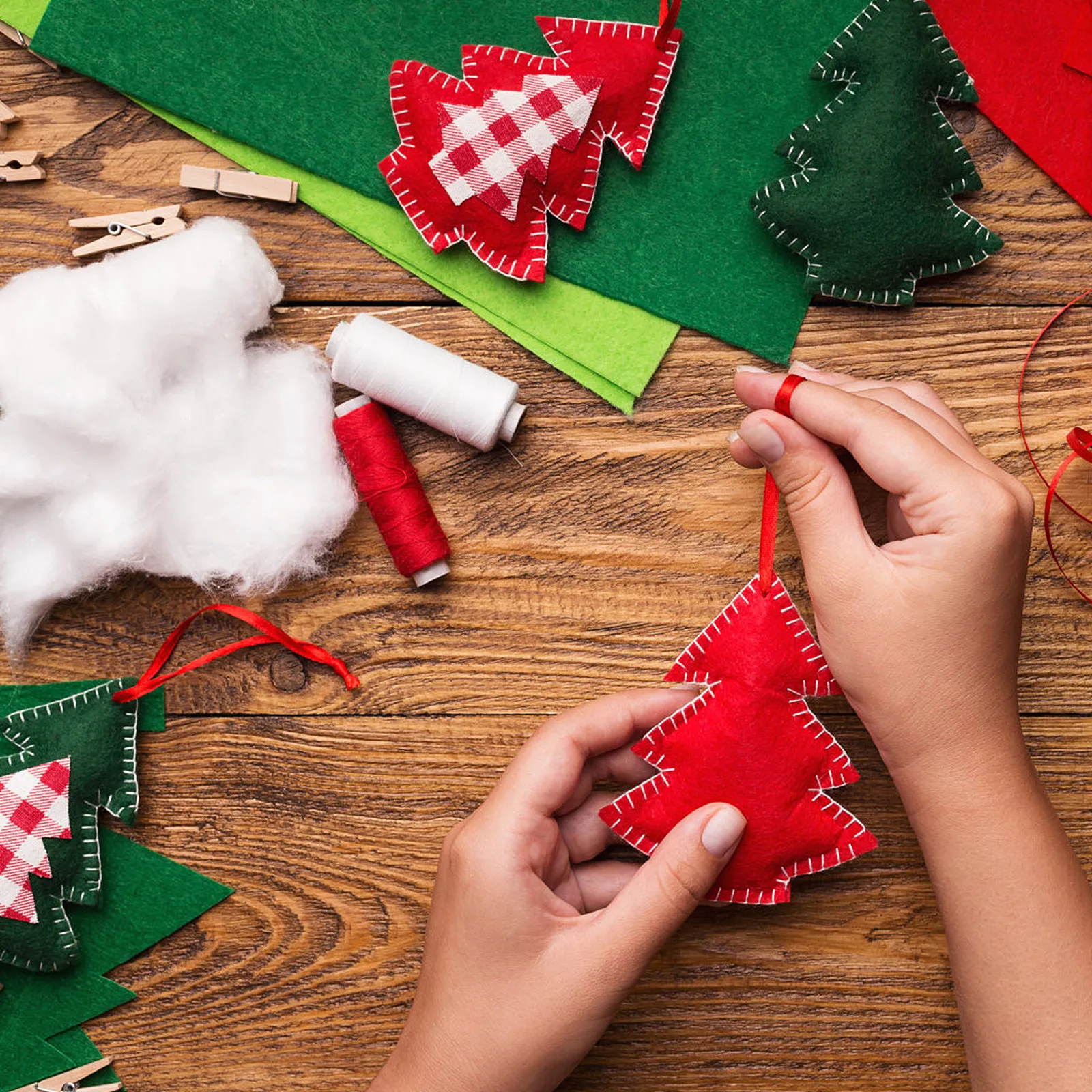 

40Pcs Nonwoven Felt Sheets Premium Double-Sided Colored Craft Fabric for Hand Sewing Machine Crafting Notice Boards Decor