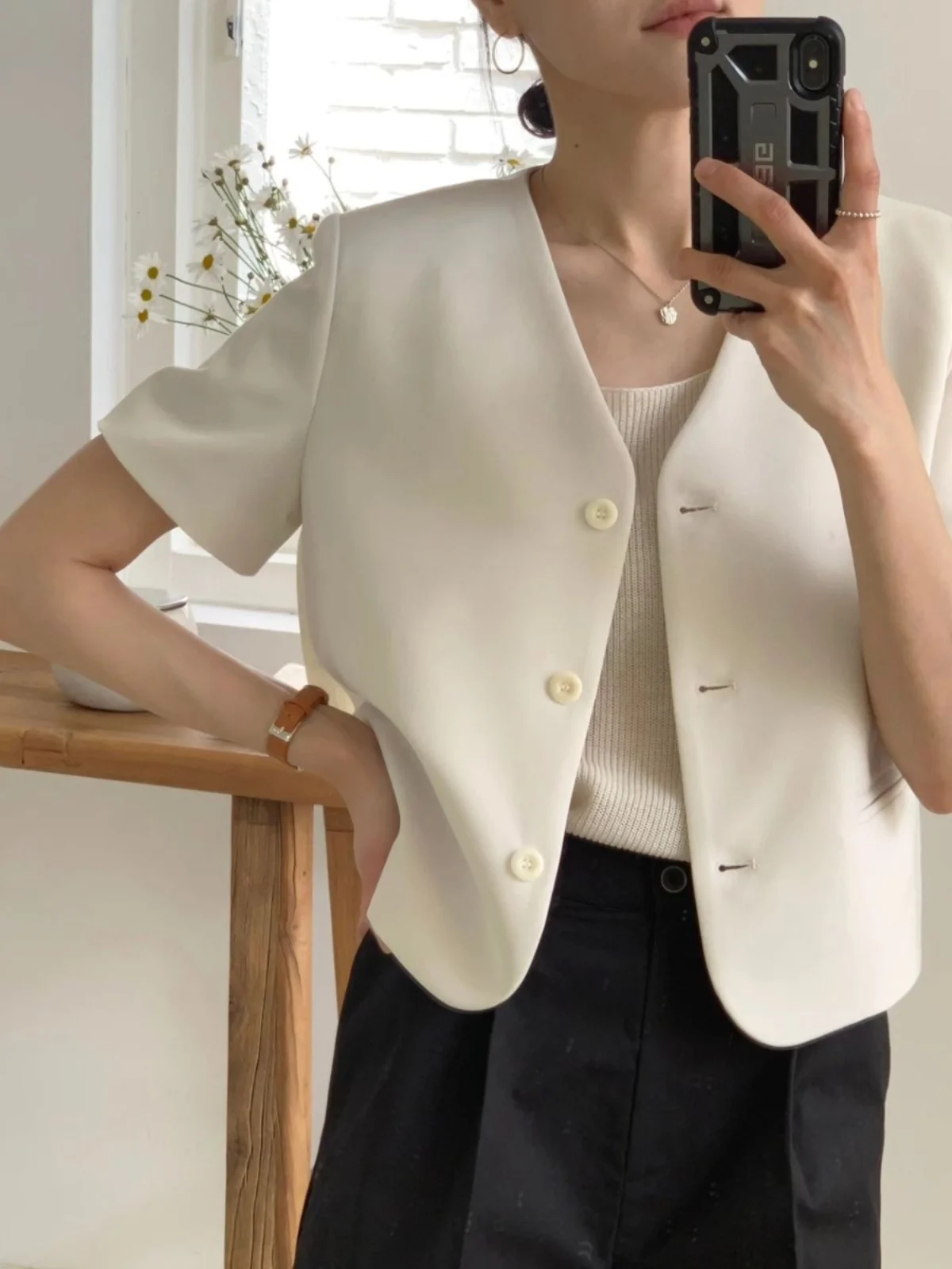 

ort Sve Suit Jaet Women's Casual Thin Sle Korean Version Commute ort oulder Ladies' Top V-Ne Button Pure Color