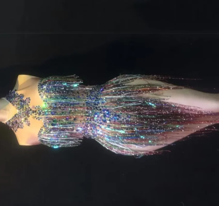 

Комбинезон без рукавов с кристаллами, красочные блестки, стразы, боди с кисточками, сексуальный комбинезон для ночного клуба, женская певица, сценическая одежда, танцевальные костюмы